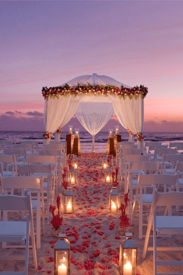 Hoàng hôn là thời điểm lý tưởng để tổ chức đám cưới ở bãi biển